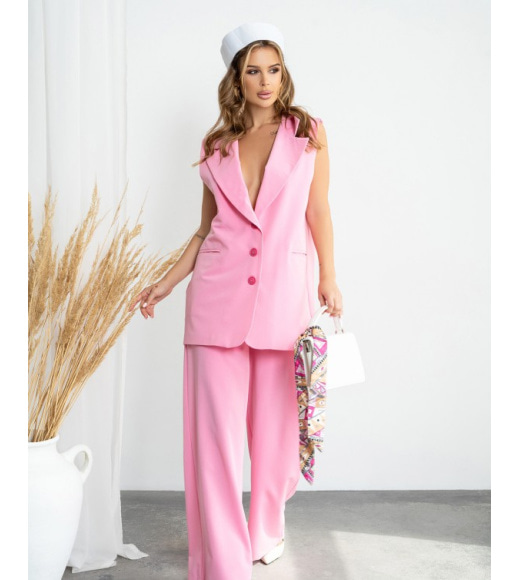 Розовый классический костюм с жилетом-безрукавкой