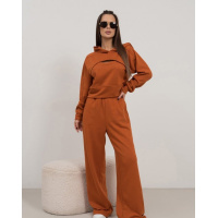 Терракотовый трикотажный костюм с вырезом на толстовке