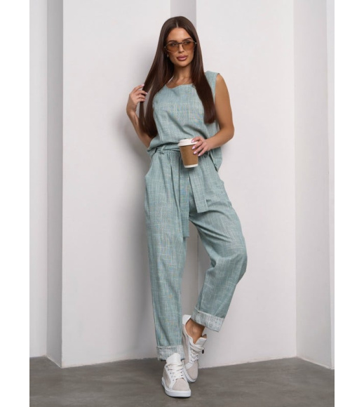 Льняной брючный костюм оливкового цвета с топом