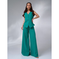 Зеленый льняной костюм с брюками палаццо