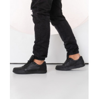Черные низкие кроссовки из натуральной кожи