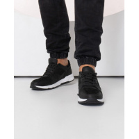 Черные демисезонные кроссовки из кожи и замши