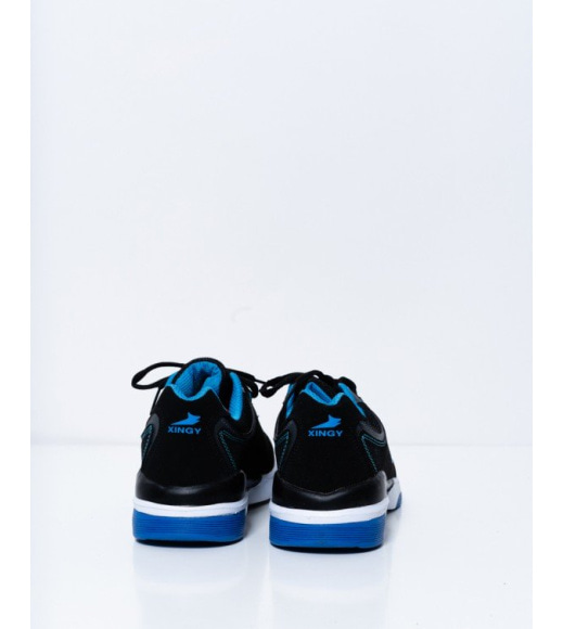 Черно-голубые кроссовки с перфорацией