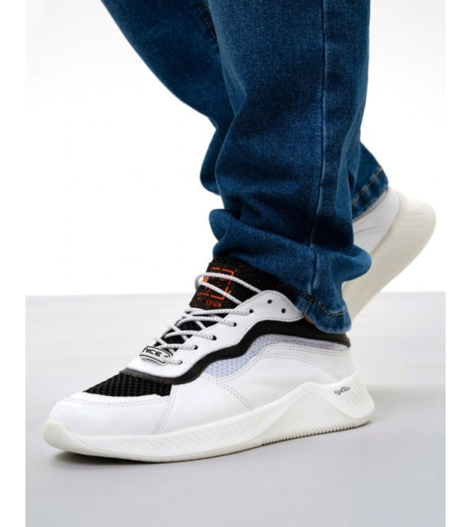 Белые комбинированные кроссовки с вставками