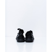 Чорні перфоровані кросівки з вставками
