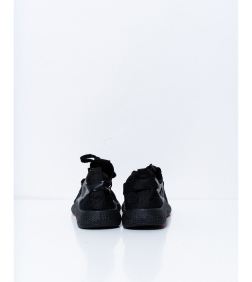 Черные перфорированные кроссовки с вставками