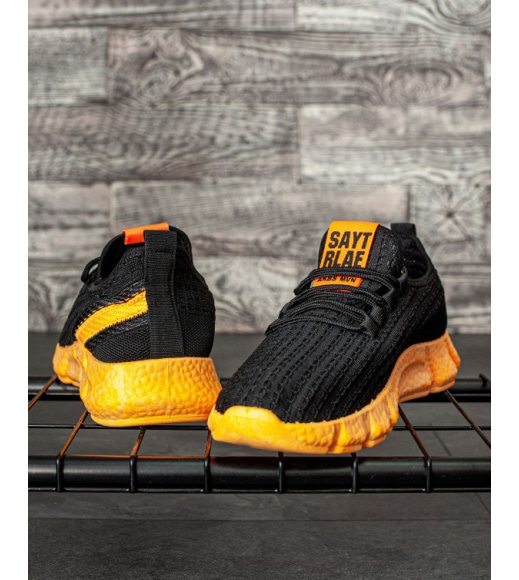 Чорні сітчасті кросівки з помаранчевими вставками