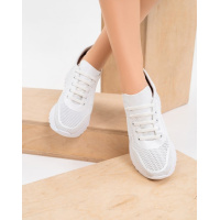 Белые кожаные кроссовки с перфорацией