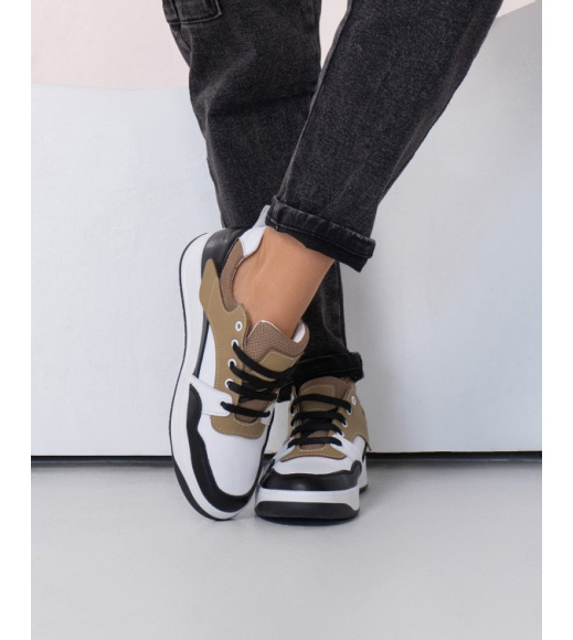 Кожаные низкие кроссовки с черно-бежевыми вставками