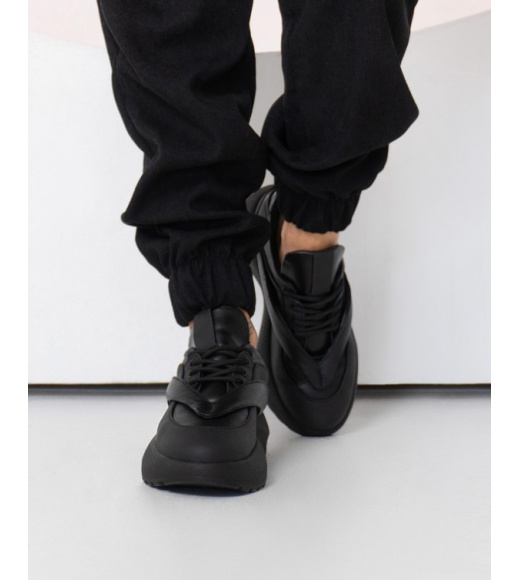 Черные кожаные кроссовки с вставками