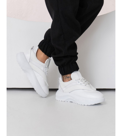 Белые кожаные кроссовки с вставками