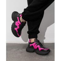 Черные кроссовки с грубой подошвой и вставками