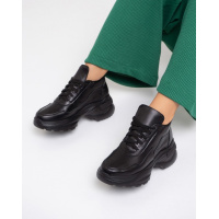 Черные кожаные кроссовки на фактурной подошве