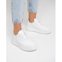 Белые однотонные кроссовки из кожи