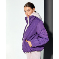 Фиолетовая стеганая куртка на молнии