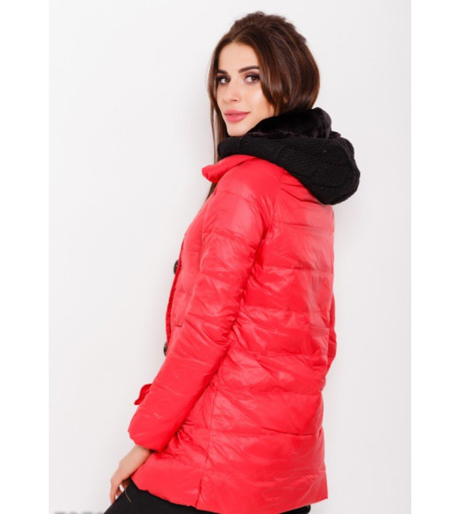 Червона стьобана куртка на блискавці з клапаном і вовняним коміром на хутрі
