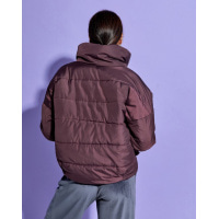 Фиолетовая демисезонная короткая куртка на молнии