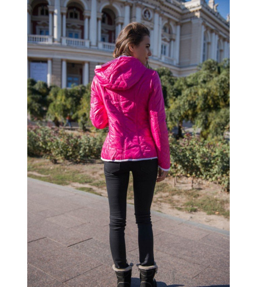 Яскраво-рожева куртка демісезонна