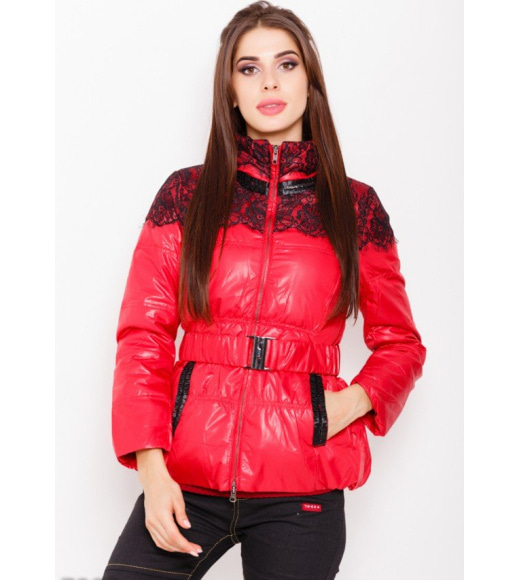Червона приталена куртка з коміром-стійкою і декором з чорного мережива