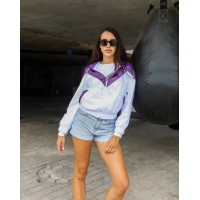 Бело-фиолетовая ветровка с капюшоном