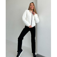 Белый стеганый бомбер на молнии