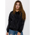 Чорна куртка-вітрівка з плащової тканини тонкої з принтом і тасьомками на спинці