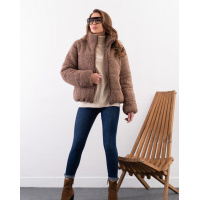 Коричневая теплая куртка тедди