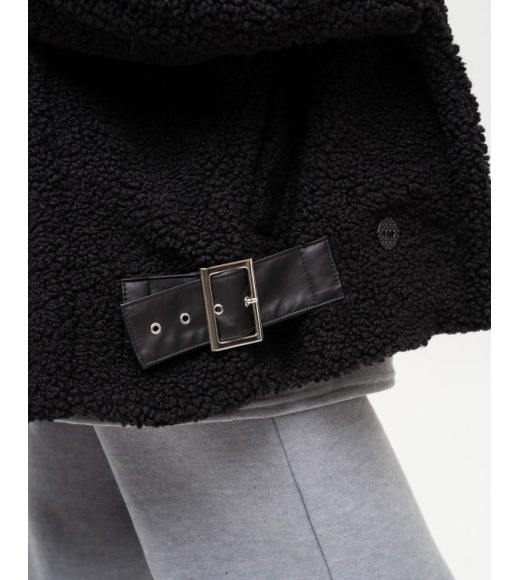 Чорна коротка куртка зі штучного хутра