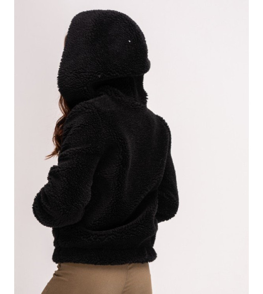 Черная меховая короткая куртка с капюшоном
