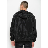 Чорна куртка-вітровка на блискавці з кольоровими нашивками