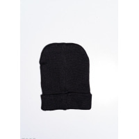 Черная шапка на флисе с вышивкой на подвороте
