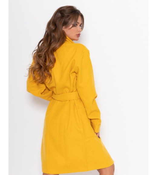 Жовте кашемірове однобортне пальто з кишенями