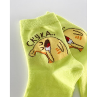 Салатові трикотажні високі шкарпетки з принтом