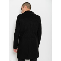 Черное прямое пальто на пуговицах с двубортным воротником