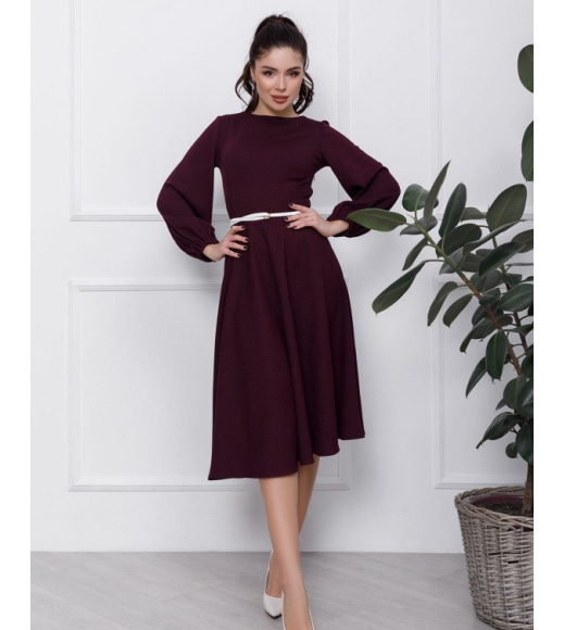 Фіолетове класичне плаття з широкими рукавами