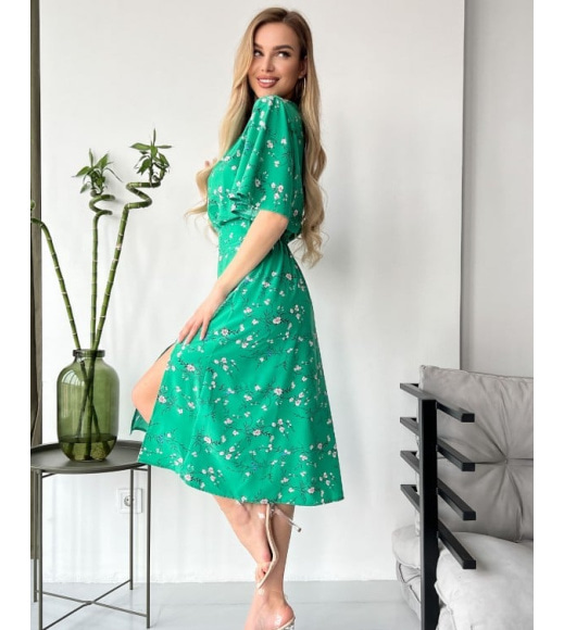 Зелена квіткова сукня з вирізом на спинці