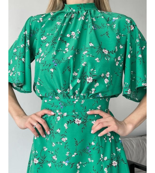 Зелена квіткова сукня з вирізом на спинці