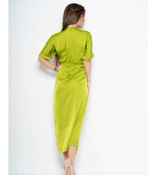 Оливковое сатиновое платье на запах с поясом