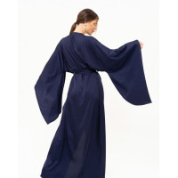 Темно-синя шовкова довга сукня-халат на запах