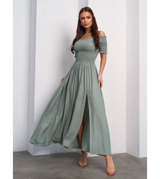 Оливковое льняное платье с облегающим верхом из жатки