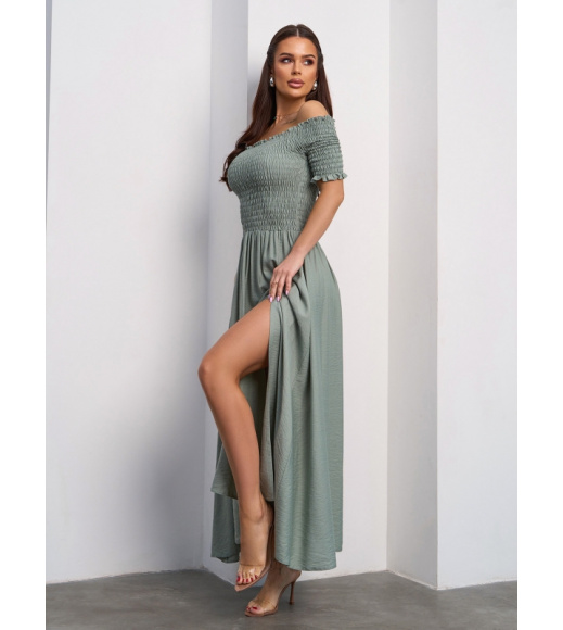 Оливковое льняное платье с облегающим верхом из жатки