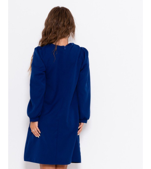 Синее прямое платье с длинными рукавами