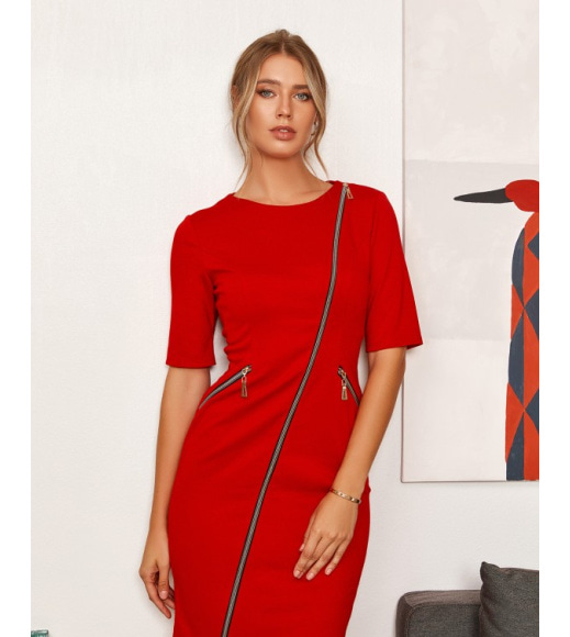 Червоне трикотажне плаття з діагональною блискавкою