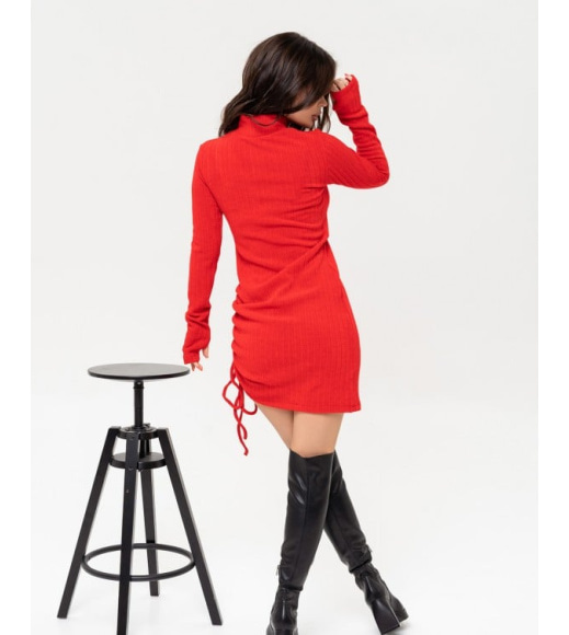Красное ангоровое платье с кулиской сбоку