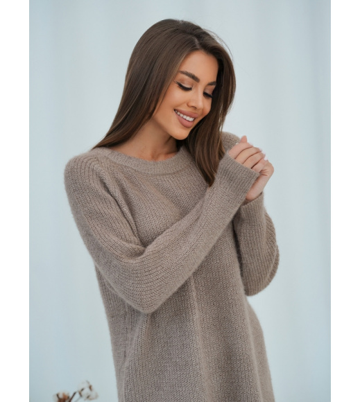 Бежевое вязаное платье-туника из пряжи-травки