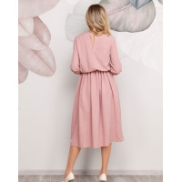 Розовое классическое приталенное платье