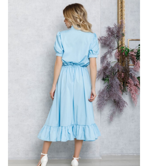 Блакитна сукня-сорочка з куліскою і воланом