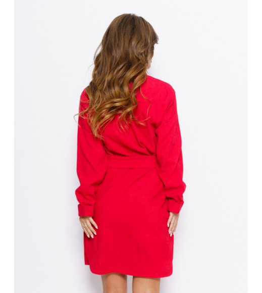 Красное вельветовое асимметричное платье-рубашка