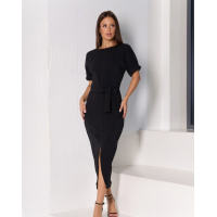 Черное однотонное платье с разрезом