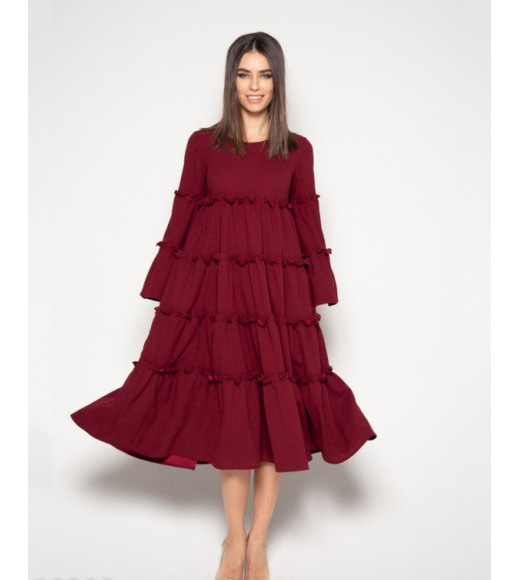 Бордовое платье-трапеция с воланами и рюшами